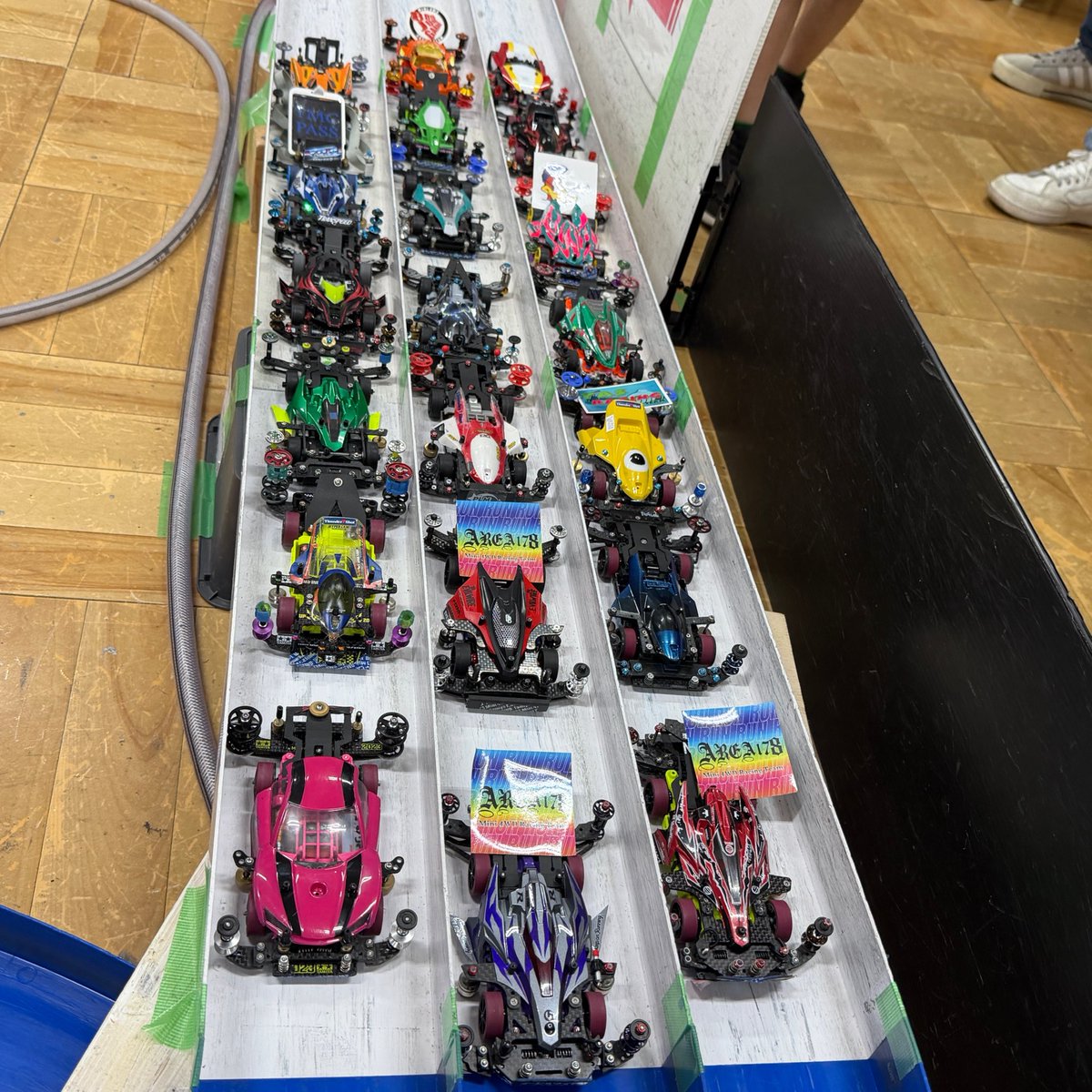 88JG_mini4wd's tweet photo. #アークオアシス京都八幡 様のステチャレに参加してきました。
勝てそうな時にモノにできない、後味の悪い負けが多く、何ともボクらしい？結果でした…
参加された皆様お疲れ様でした。
運営に携わられた皆様ありがとうございました。
P.S. 🎤の強奪は成功しました👍笑 https://t.co/ZjbwYe9u0Z