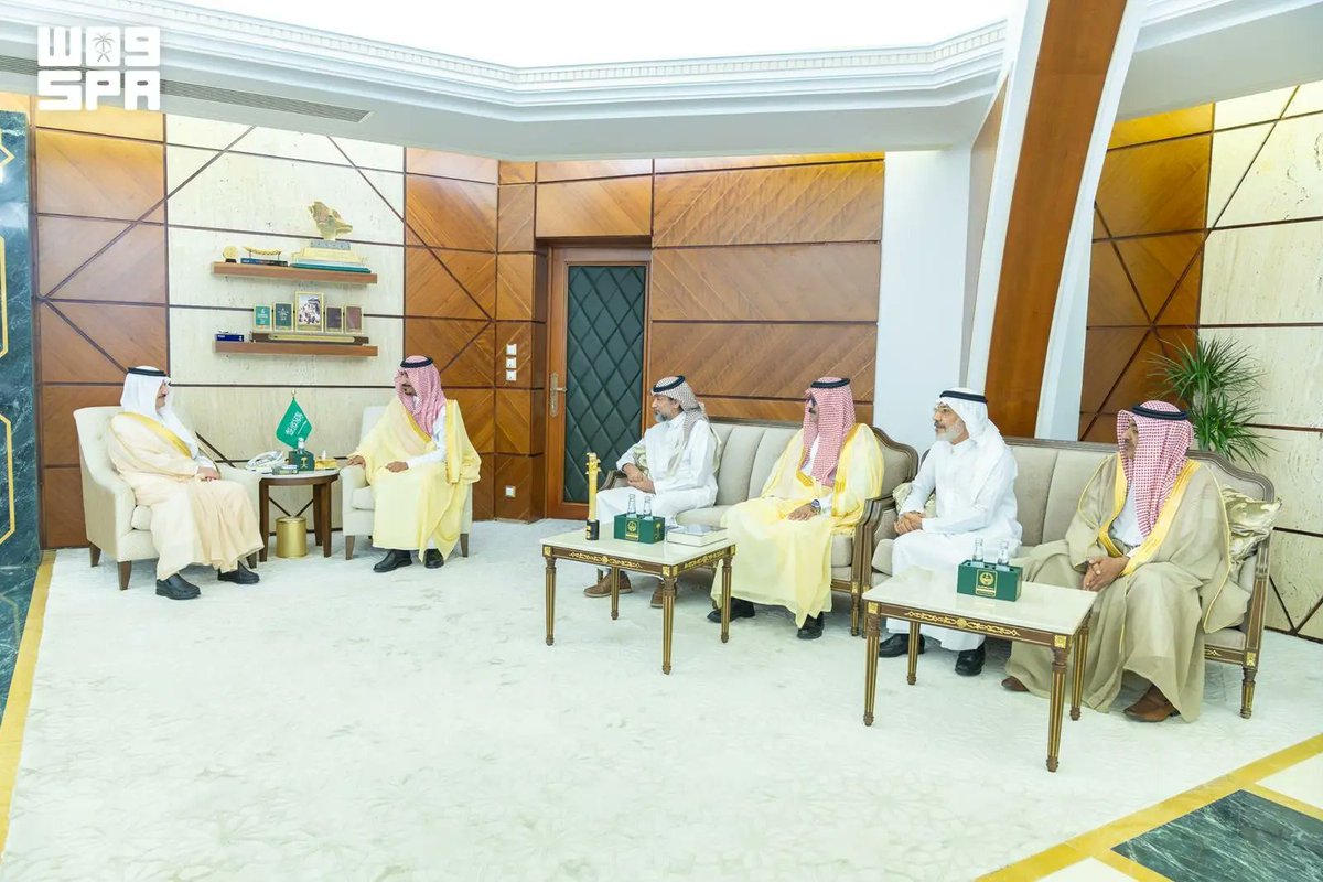 SPAregions's tweet photo. أمير المنطقة الشرقية يستقبل رئيس وأعضاء مجلس إدارة جمعية السينما.
https://t.co/6rtLc34PdG
#واس https://t.co/EjtDnj673y
