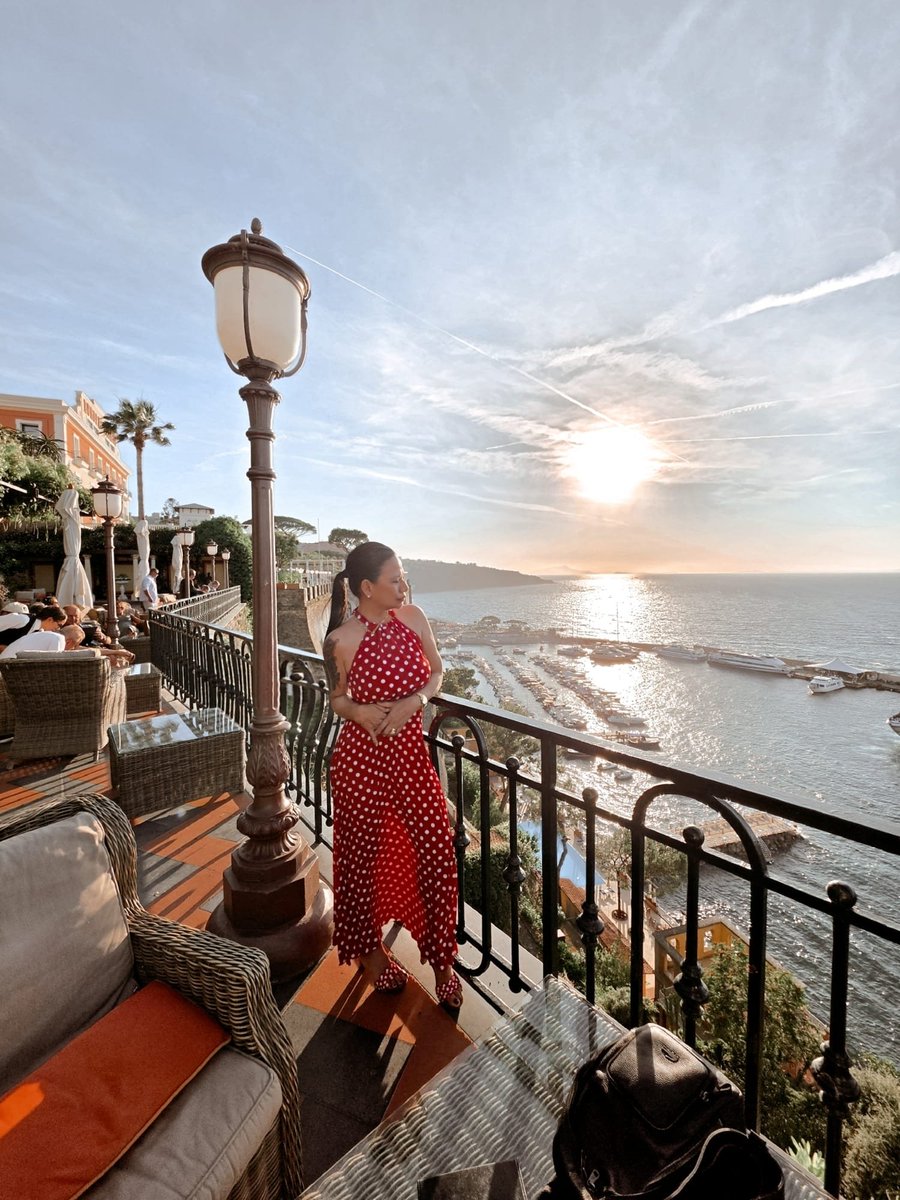 MsSaintlawrence's tweet photo. Just enjoying myself at peace in this magical place, the calmness of the sea what a beautiful view, delicious seafoods,good wine with amazing company🥰 guess where I am? #livethelife #yolo #fmty #AsianMistress https://t.co/VFm1BX4tCj