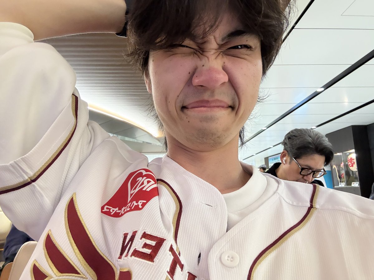 Riel_chx's tweet photo. トイレで見て気づいたけど鼻だけ焼けてた〜😭 https://t.co/Pie1dqOff5