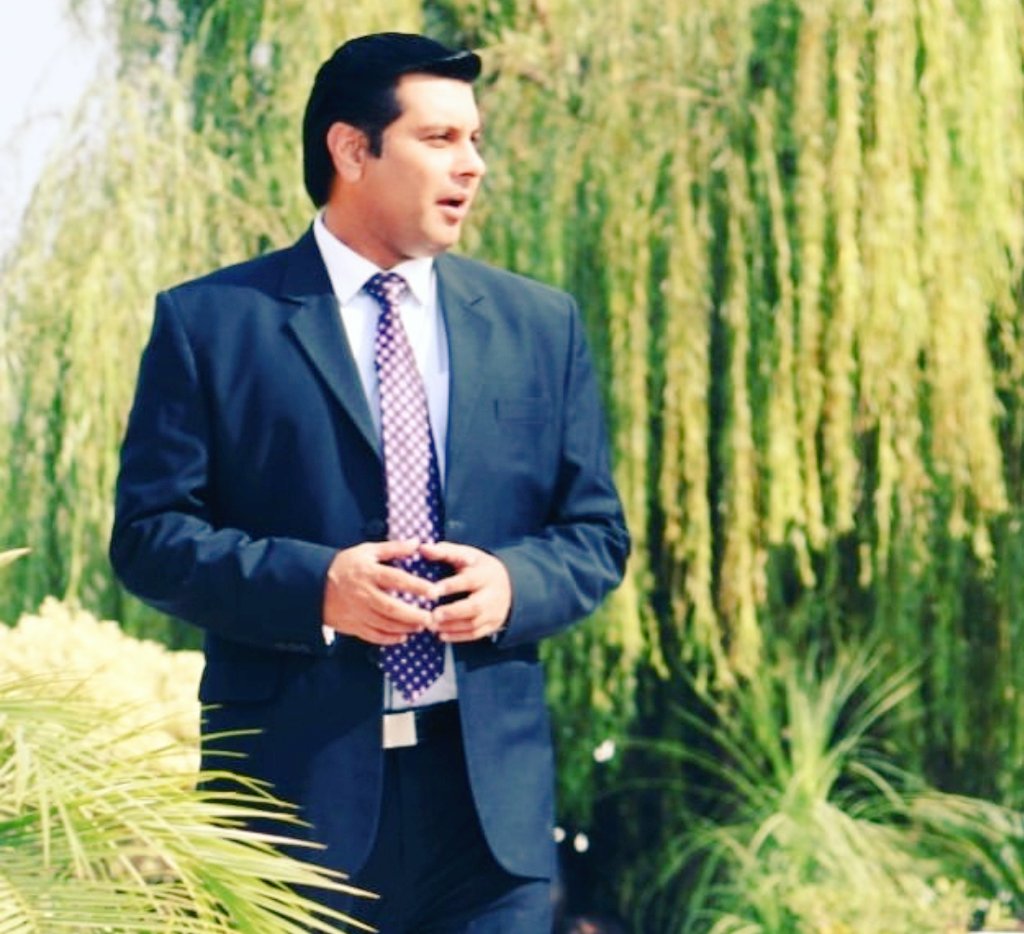 ali_usmans's tweet photo. Day 1330 without Arshad Sharif 
Day 1330 without Justice 
کتنا مشکل ہوتا ہے دل کو یہ احساس دلانا
کے کوئی خاص انسان تھا اور اب نہیں ہے
#ArshadSharifShaheed 
#JusticeForArshadSharif https://t.co/HWP7lHEFdr