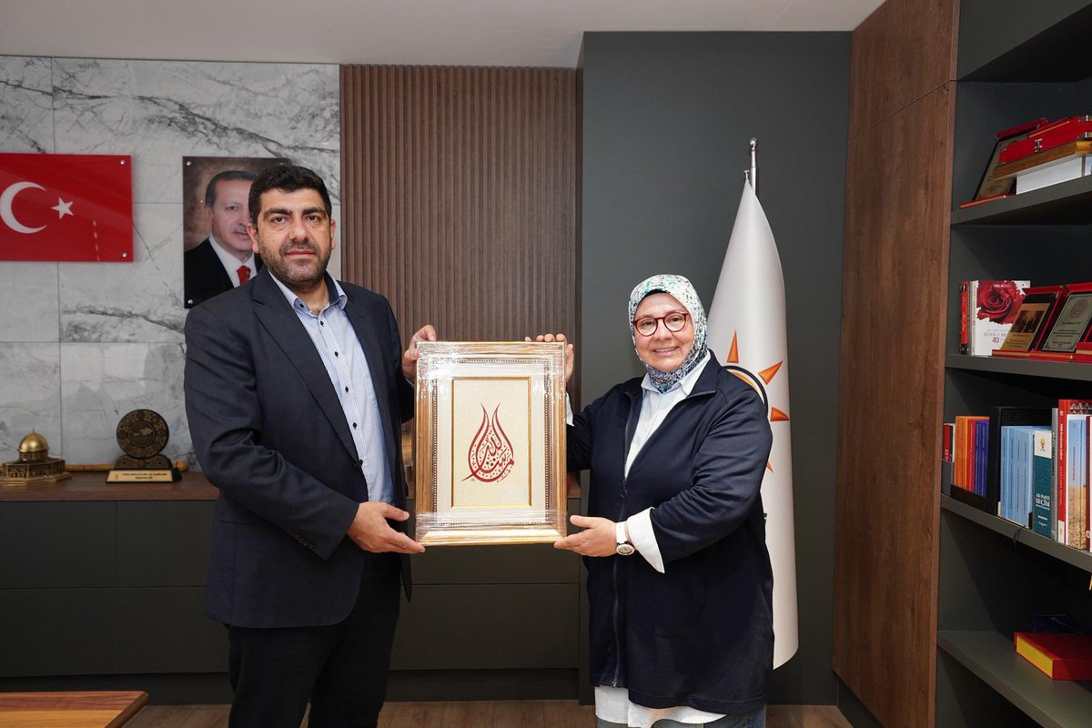 MehmetUncu47's tweet photo. Akıllarda iz, gönüllerde güzel bir hoş seda bırakan bir programı geride bıraktık... İl Başkanlığımızın düzenlediği Üç Kademe Eğitim Programımızda çok özel bir konuğumuz vardı.

Teşkilat çalışmalarımıza vizyon katan, kıymetli bilgileriyle hem zihnimize hem de gönlümüze dokunan Davranış Bilimleri Uzmanı ve Yazar Şengül Yiğit Hocamıza ve bizleri yalnız bırakmayan Milletvekilimiz sayın Dr Muhammed Adak’a şükranlarımızı sunuyoruz.

Bilgisi, birikimi ve samimi anlatımıyla zihnimize ve gönlümüze dokunan Davranış Bilimleri Uzmanı Şengül Yiğit Hocamıza yürekten teşekkür ediyoruz.
@mustafasenbd 
@drmuhammedadak 
@sengulyigit