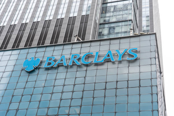 shubh19's tweet photo. 🚨Highest Paying Jobs at Barclays India Right Now

- Director (12–20 yrs) → ₹75 LPA–1.4 Cr
- Vice President (8–16 yrs) → ₹39.7–46.3 LPA
- Assistant Vice President (5–12 yrs) → ₹24.8–28.6 LPA
- Data Scientist (2–8 yrs) → ₹18.5–21.4 LPA
- Software Engineer (0–7 yrs) → ₹15.4–17.1 LPA
- Business Analyst (0–6 yrs) → ₹12.2–13.5 LPA

Highest Paying Career Tracks:

- Investment Banking
- Risk Management
- Data Science
- Software Engineering
- Quantitative Analytics
- Corporate Strategy

At Barclays, senior leadership roles can earn more than 5x the compensation of entry-level positions.