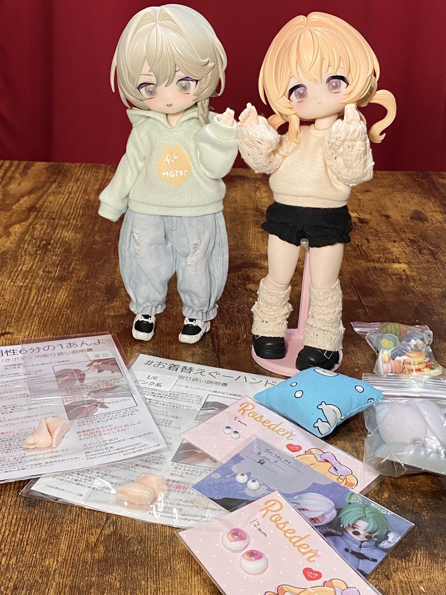 DestroyerA34315's tweet photo. あんよミニも買った！！
ぐーハンドは3人分！
夢うさちゃんのおめめも買えて嬉しい☺️
スタンドは私も買えばよかったな…かわいい

11歳もボニバニ用品とフェイクスイーツ中心にたくさん買い物して楽しめたようです

#汎用性6分の1あんよ
#お着替えぐーハンド https://t.co/mqgbBNIUJa