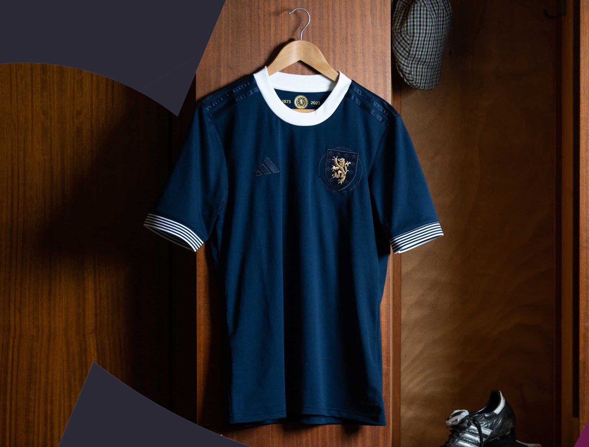 Bandhuzzz's tweet photo. @_PointDePenalty yo la team, je cherche activement le maillot Ecosse des 150 ans, mais je tombe que sur des sites obscur j'ai pas confiance.. vous avez pas idées ou chercher ce genre de maillot avec un site fiable ? https://t.co/8T2GbDxRQb