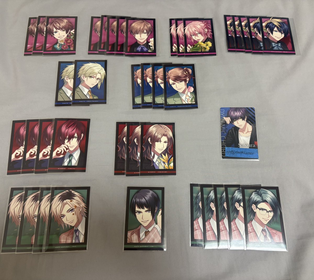 tsuguhayato's tweet photo. 【交換･讓渡】DYNAMIC CHORD 12th Anniversary カードコレクション 

譲)玲音3、亜貴5、つむぎ3、久遠5、
千哉2、宗太郎4、依都4、時明3、成海4、有記1、忍5
画像参照

求)朔良or定価

16日夕方渋谷手渡し、その他都内手渡し･郵送可能
讓渡は纏めての方優先
検索からお気軽にお声掛けください https://t.co/qZyhh2lP0A