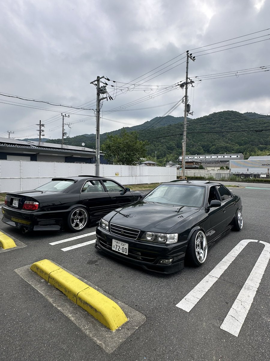 dai_o2's tweet photo. 田舎のコンビニに停まってる改造車てかっこいいね https://t.co/7YTjnru0ox