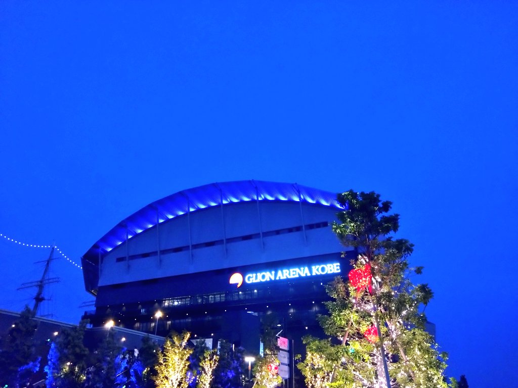 fukukosakuko's tweet photo. 幸せな時間をありがとうございました！途中体調悪くなってコーレスできず座ってしまいましたが、４人とお客さんの一体感を味わうことができました！
優しく対応して下さったスタッフ様にも感謝です(_ _)✨カルナイ最高！兵庫最高！2日分全て映像化してほしいです！
#カルナイ兵庫 https://t.co/OCwYBlfI2w