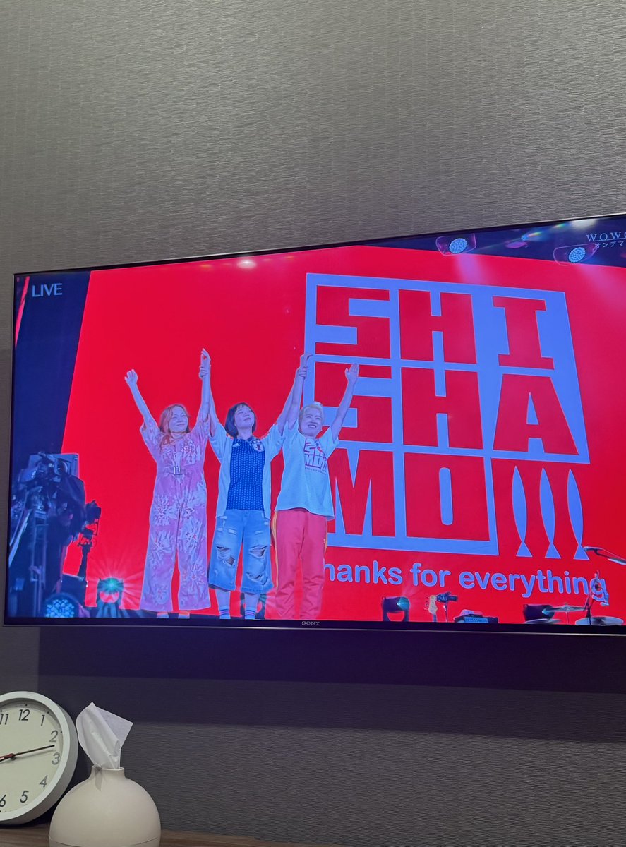 ssm_2108's tweet photo. SHISHAMOの3人、ほんとにほんとに今までありがとう😭🩷🩷🩷
彩ちゃんがめちゃくちゃ泣いてるの見て私もつられた😭😭 https://t.co/kTEYg72Xj1