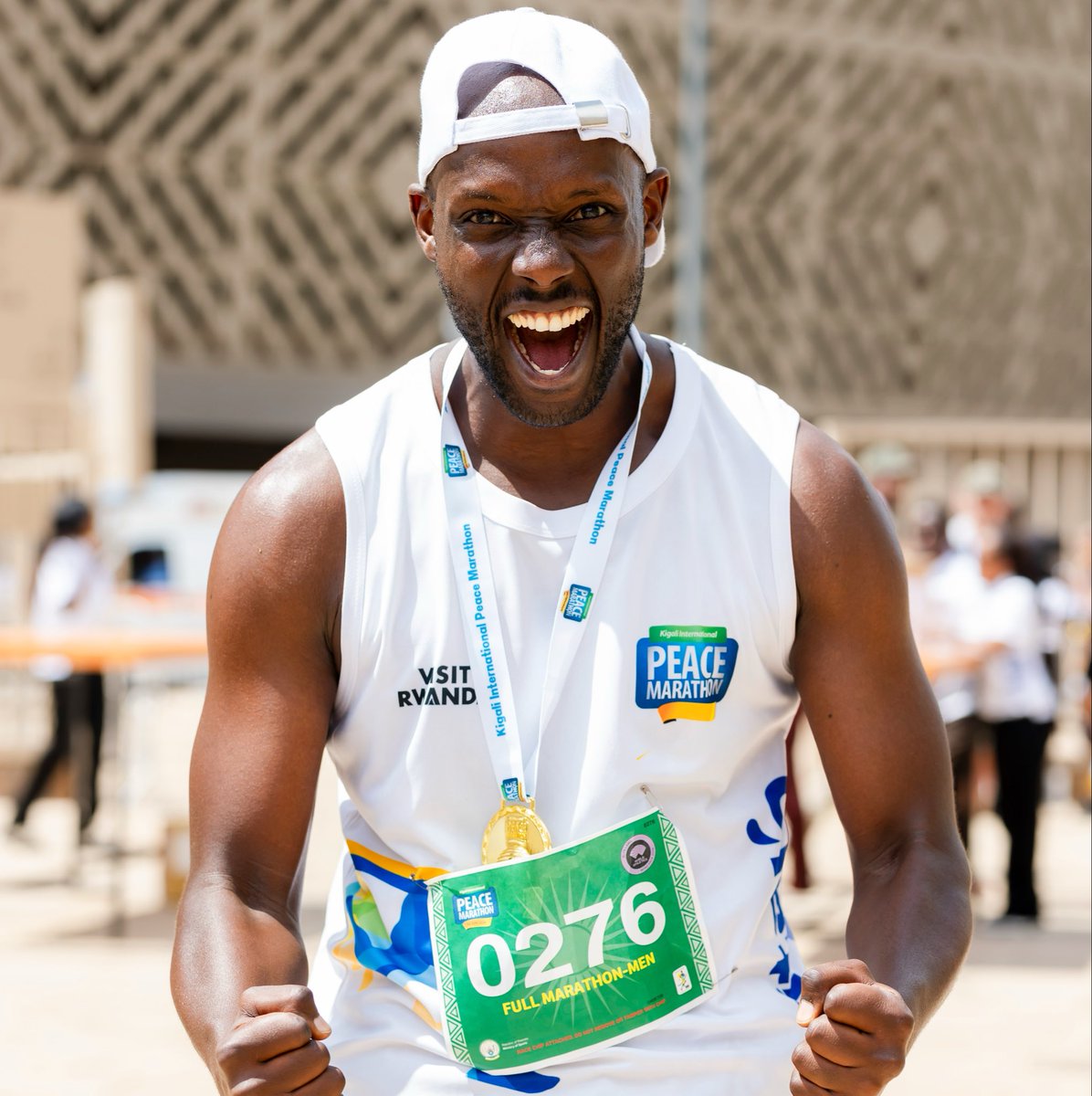 Rwanda_Sports's tweet photo. Leading by example. 🏃🏿‍♂️🇷🇼 MINISPORTS Director General of Sports Development, Gilbert Muvunyi Manier, took on the 42KM Full Marathon, showcasing resilience, discipline, and the true spirit of sports .

#KIPM2026 #IRun4Peace https://t.co/WB5eBODFst