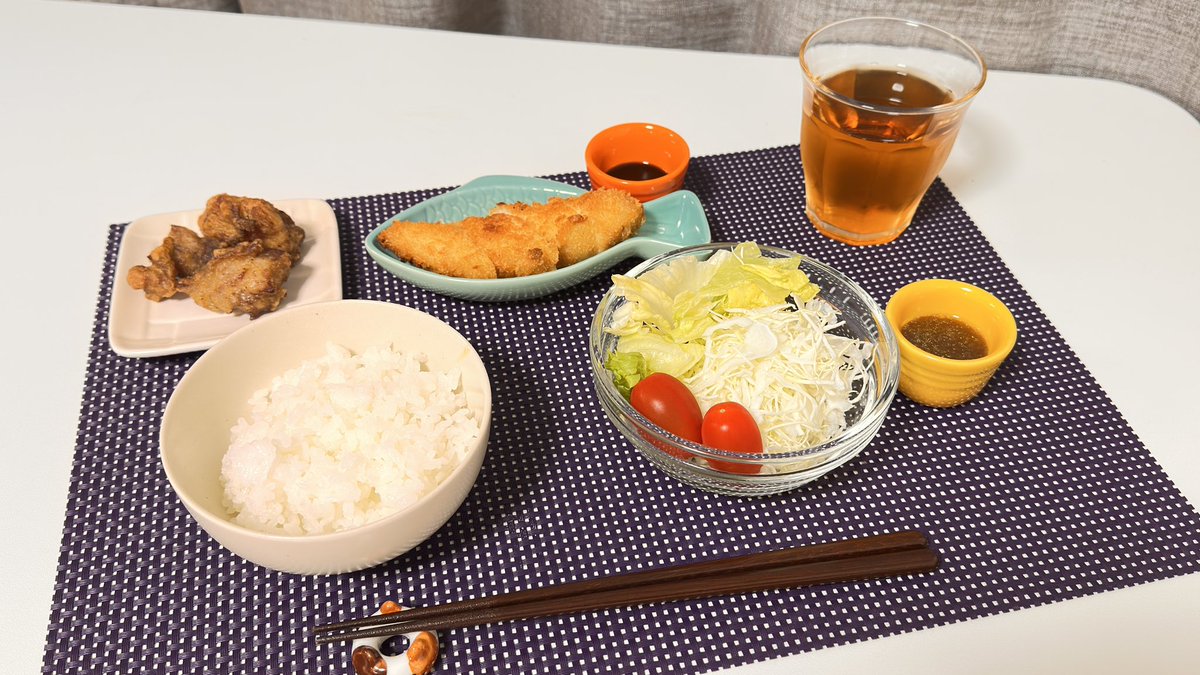 TNBTSS's tweet photo. 夕飯タイム

阿波尾鶏唐揚げ
ササミチーズフライ
サラダ

汁物忘れてたわ…😛

#夕飯 
#晩ごはん https://t.co/e4YpfKk2KT