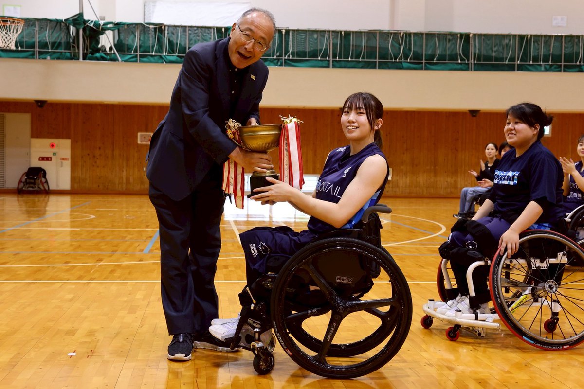 JWBF_OFFICIAL's tweet photo. 第32回あじさい杯争奪女子車いすバスケットボール大会

🏆最終成績
優勝　カクテル
準優勝　ELFIN
3位　LEAVES

🌟ベスト5
Mix Girls　#9　谷口　佳代
LEAVES　#16　津野　ほのみ
九州ドルフィン　#14　梶原　楓
Brilliant Cats　#9　山田　亜由美
ELFIN　#8　堤　紘奈　

会場に足を運び、熱いご声援を送ってくださった皆様、誠にありがとうございました。
来年も「あじさい杯」でお会いできることを楽しみにしております。

※第32回あじさい杯争奪女子車いすバスケットボール大会は、スポーツ振興くじ助成金を受けて開催いたしました。

@JWBF_jyoshi