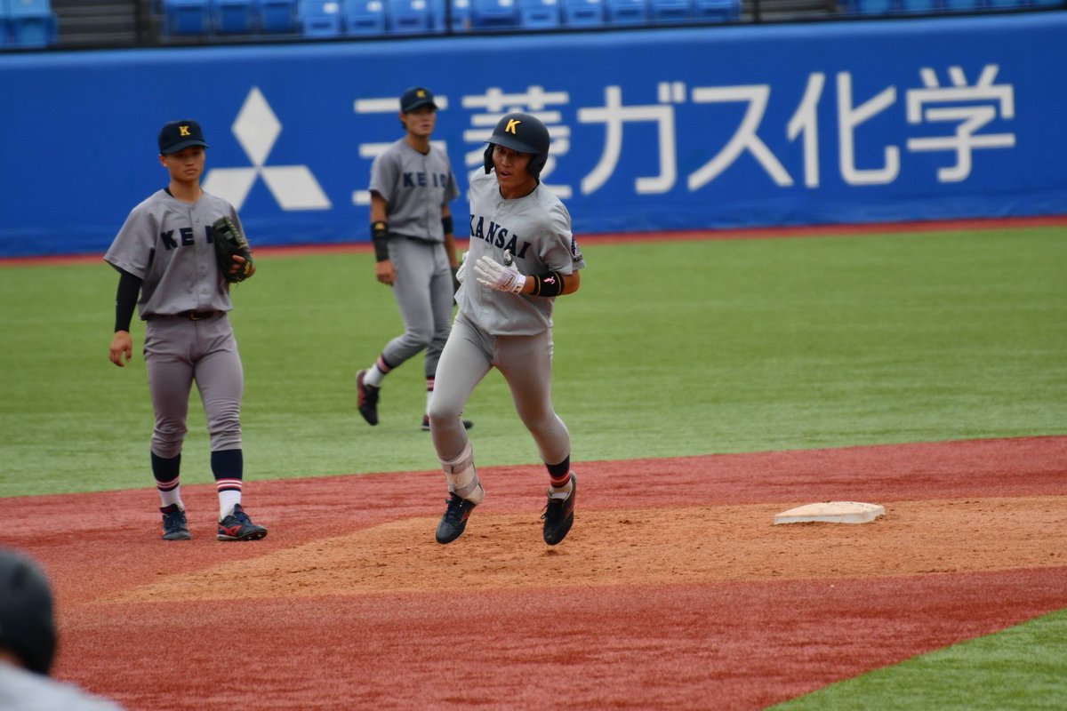 K70gc1's tweet photo. 関西大学 山本峻輔(延岡学園)
ホームランで追加点💫
昨日はサヨナラヒットを打ち関大の頼れる4番です❕️ https://t.co/caHNzaWld6