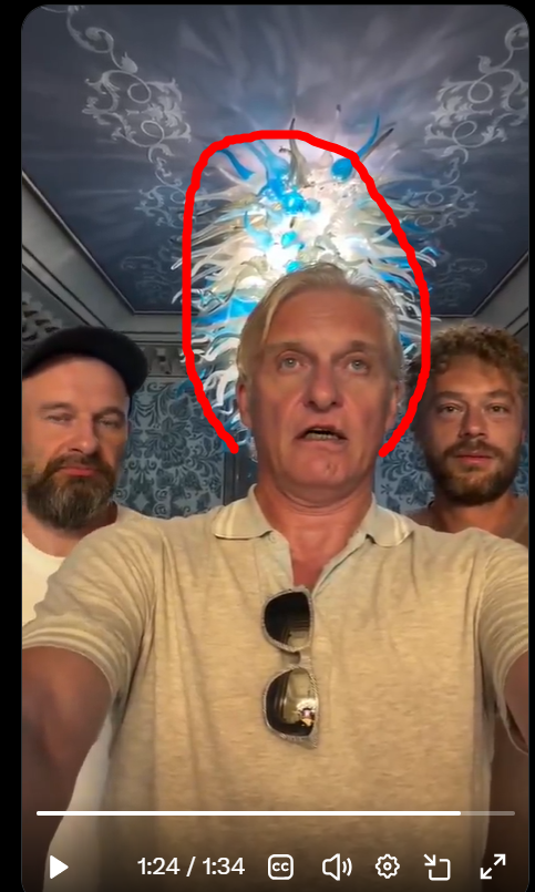 fishingworm2000's tweet photo. @GlobalNews_24 чем не икона , нимб вокруг головы самого Святого , ну и апостолы помельче по бокам https://t.co/NCOCvv0I9R