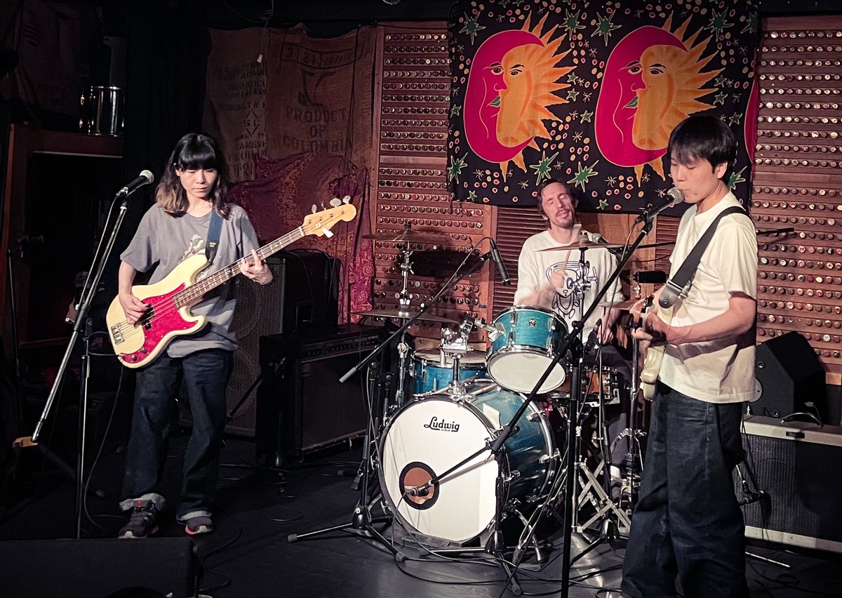 tamochi_ikamzz's tweet photo. DEATH BY DUMPLING
2026.6.13
at 京都西院 ネガポジ

ホント最高だった〜！ポップで心地良い感じなのに、けっこうクセが濃かったり、奥ゆかしすぎるところがつかみどころが見えなかったり、それが魅力なんだろうなぁ、って感じで。ずっと大好きです(*^^*)

↓動画全編
https://t.co/a4E9GguSMA https://t.co/sJnIKNM2Lk