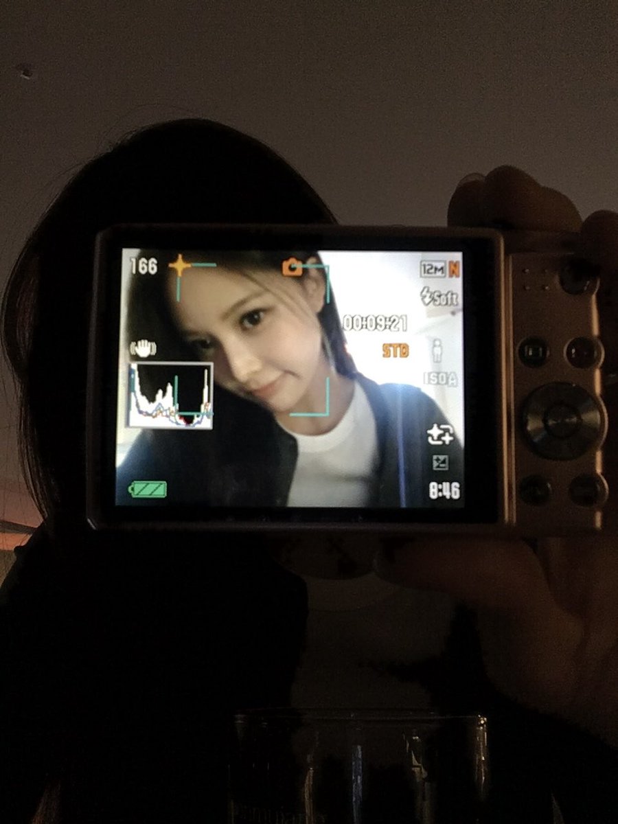 Jteemin's tweet photo. POV: seeing myself through my digicam lens. slightly blurry, softly glowing, but somehow it can turn these ordinary moments into precious memories. ⭐️📸📬 https://t.co/ycFRCYI7s6