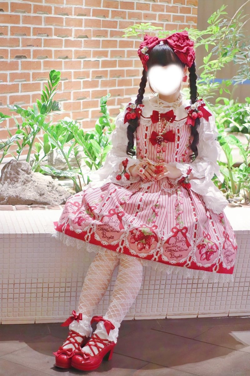 mummumenrl's tweet photo. Chained berryでいちごコーデ🍓 https://t.co/Euttz8DbN7