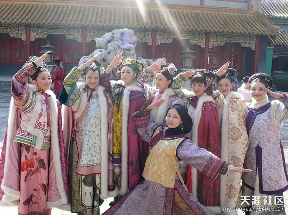 mokcaicai's tweet photo. 청나라 미녀들의 단체사진 언제쯤안좋아할수있을까 https://t.co/JUGj0fK5z1