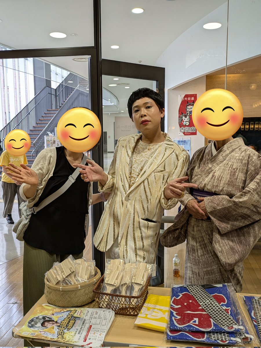 hisa_tiikawaJAM's tweet photo. 地元で活躍する風見穂香さんのバースデーライブ✨やぐらステージでの歌唱映えました!着物もステキ👘
ゲストに美川憲一さん?!来ました✨
地元のLINEもいいもんだ〜
#風見穂香
#MASARU
#古河市 https://t.co/9hZERATtaV