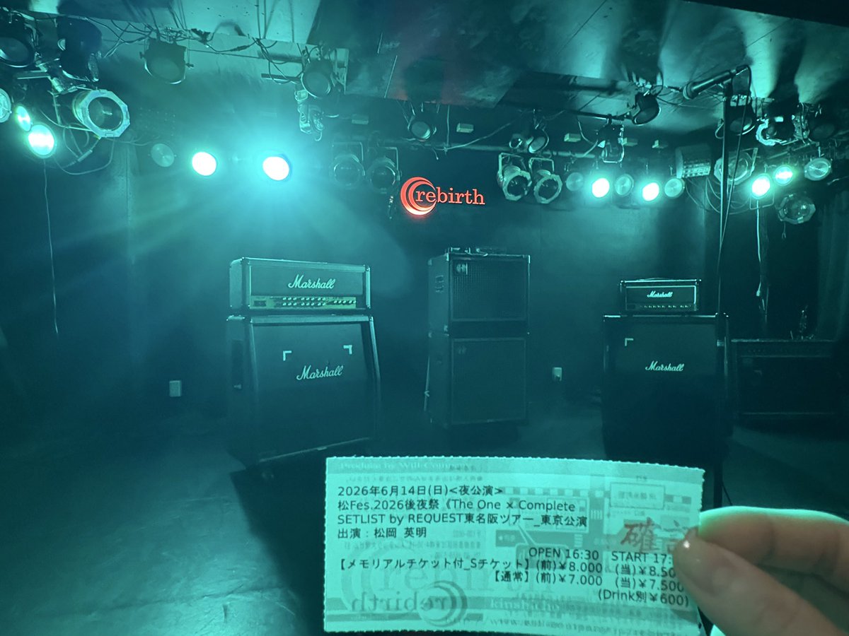 2cherryblossoms's tweet photo. 今日のライブもとてもとても楽しかった♪松BOW泣かせ(?!)のレア曲多めのセトリ。いやぁ〜、ファンにはたまらんセトリでしたよ👀✨
イントロ聴くたびに、「‼️」「❣️」「💘」「💃」「🙌」などなど気持ちが忙しい忙しい💦笑
これは全公演観れるならば観るべきツアーだということは間違いない‼️
#松岡英明 https://t.co/XIkExjlIWw