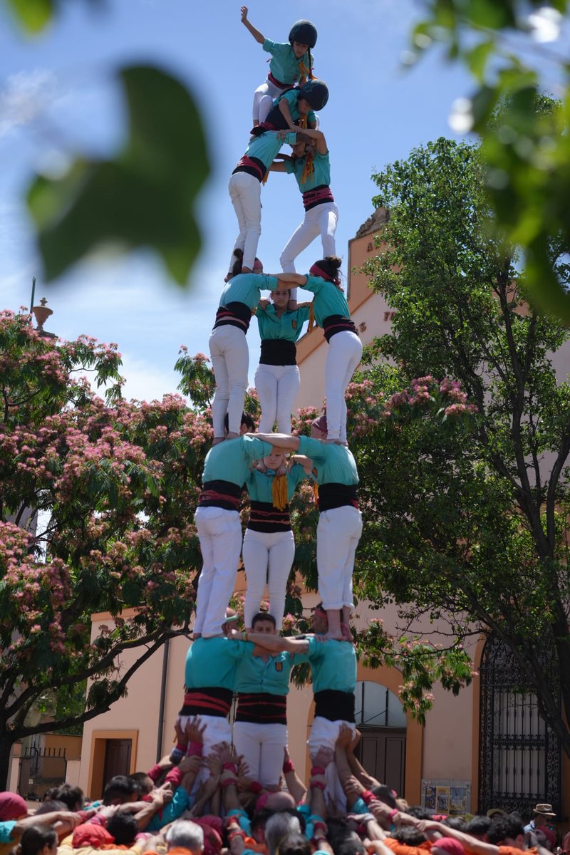 CCSPISP's tweet photo. 3a Ronda FM Colònia Güell realitzem un 3d7. Per als estadístics, aquest fa el número 334. 
#castells #castelleres #castellers https://t.co/SF2aXm0hKm