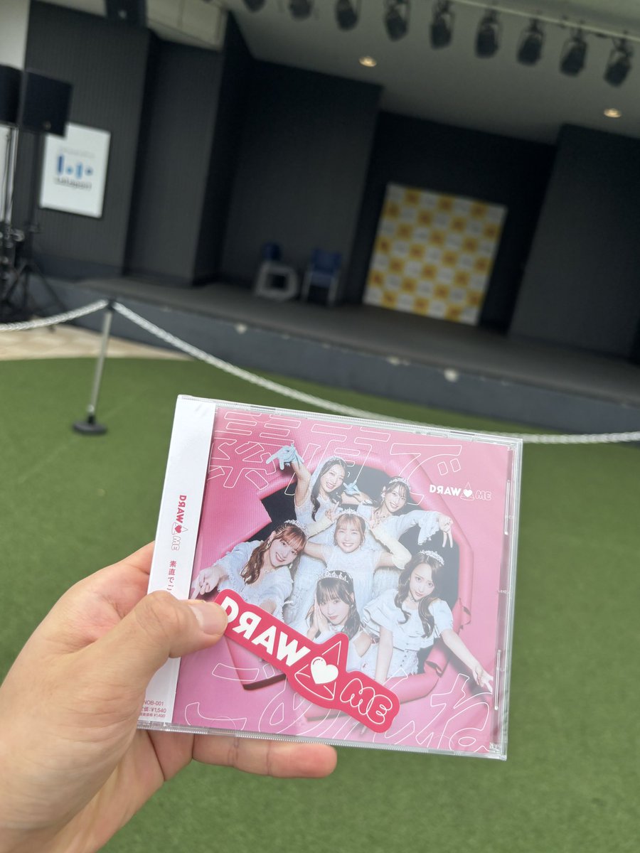 GucciOfTheWorld's tweet photo. ギリギリ参戦になってしまった、、
でもめちゃ楽しめましたー！
まさかの佐久間さんとニシダ登場にビックリ、そしてなによりメジャーデビュー決定おめでとう！

画面越しで見るより皆綺麗すぎて感動🥹
記念すべき日を見届けられて良かったー！

気づいたらCD買ってましたね。
#DRAWME https://t.co/QeBb0e2R4r