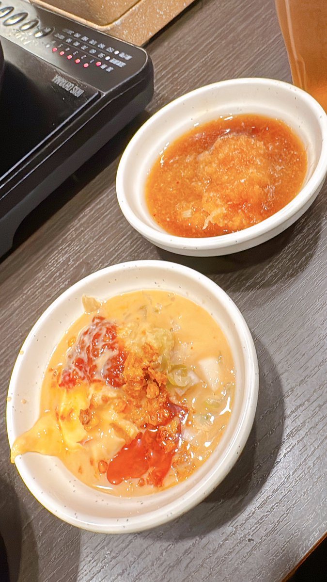 echigoyaaa's tweet photo. これ一皿50g換算らしいので　20ほどいただいて肉1kgとわかめごはんとアイスって感じでした。

お腹空きました https://t.co/t27xUuJxZH