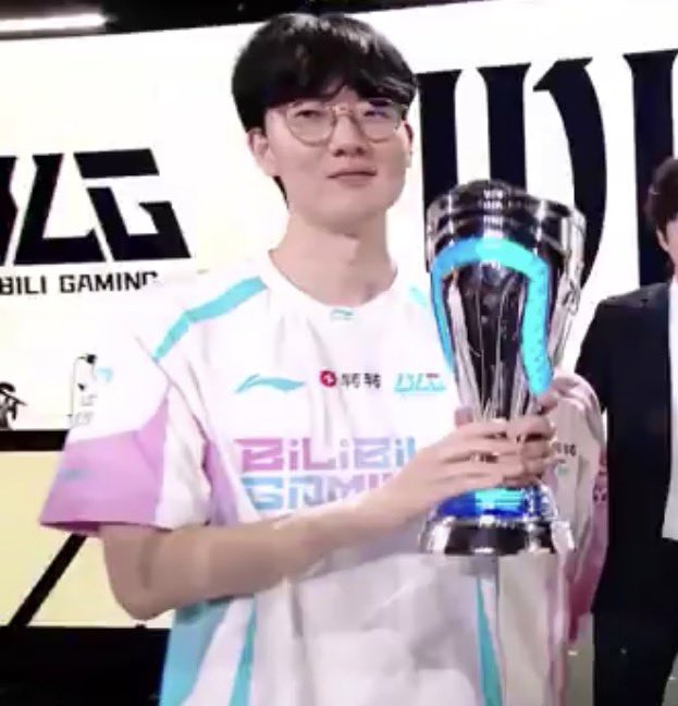 devourdo's tweet photo. 3rd trophy of the year 🏆 https://t.co/4eWElTb4gR