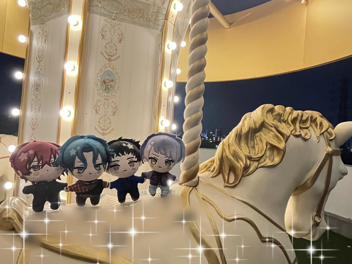 tsuu74's tweet photo. 昨日はコリカフェ後お友達の撮影お手伝いしてきた🫶
メリーゴーランドがあるよて言われ特務部トラべログごっこができる！？となり、人工芝があるよと言われ2周年イベストごっこができる！？てなり大はしゃぎしてきた😂
お弁当セットは甥っ子に借りた🫶絶対入れたかったおにぎりとドーナツあったの神 https://t.co/qDwAUsJPZq