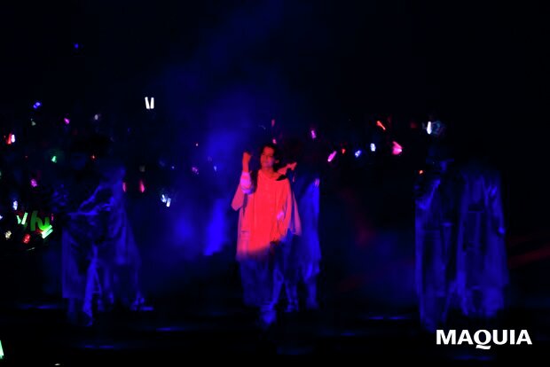 maquia_magazine's tweet photo. 【#MILESixTONES】50公演完走おめでとうございます✨

本日オーラスを迎えた #SixTONES の全国ツアー『MILESixTONES』。デビューから現在までの“軌跡”と、未来への“道しるべ”が表現されている3年ぶりのアリーナツアー。

マキアでは6つの“メロい”ポイントに注目！衣装＆ヘアメイクについてもレポートしています✨改めてチェックしてみてくださいね💫

🔗レポートはこちら
https://t.co/itYwFmegjH

＠SixTONES_SME