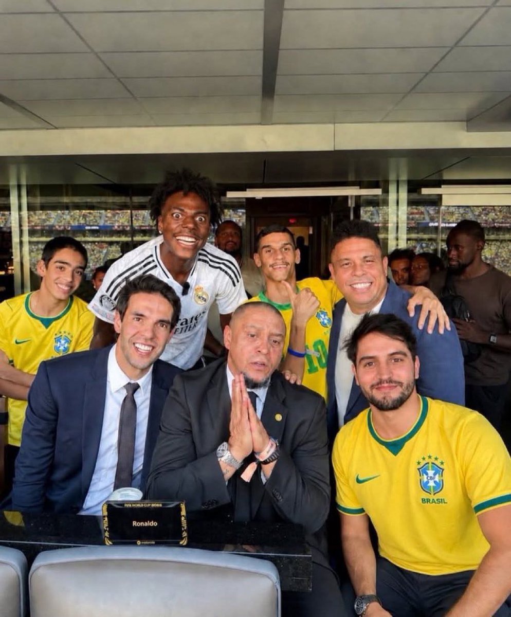 teebims__'s tweet photo. @ishowspeedsui living every football fan’s dream 🇧🇷🥹 https://t.co/xJ0zDpyd3G