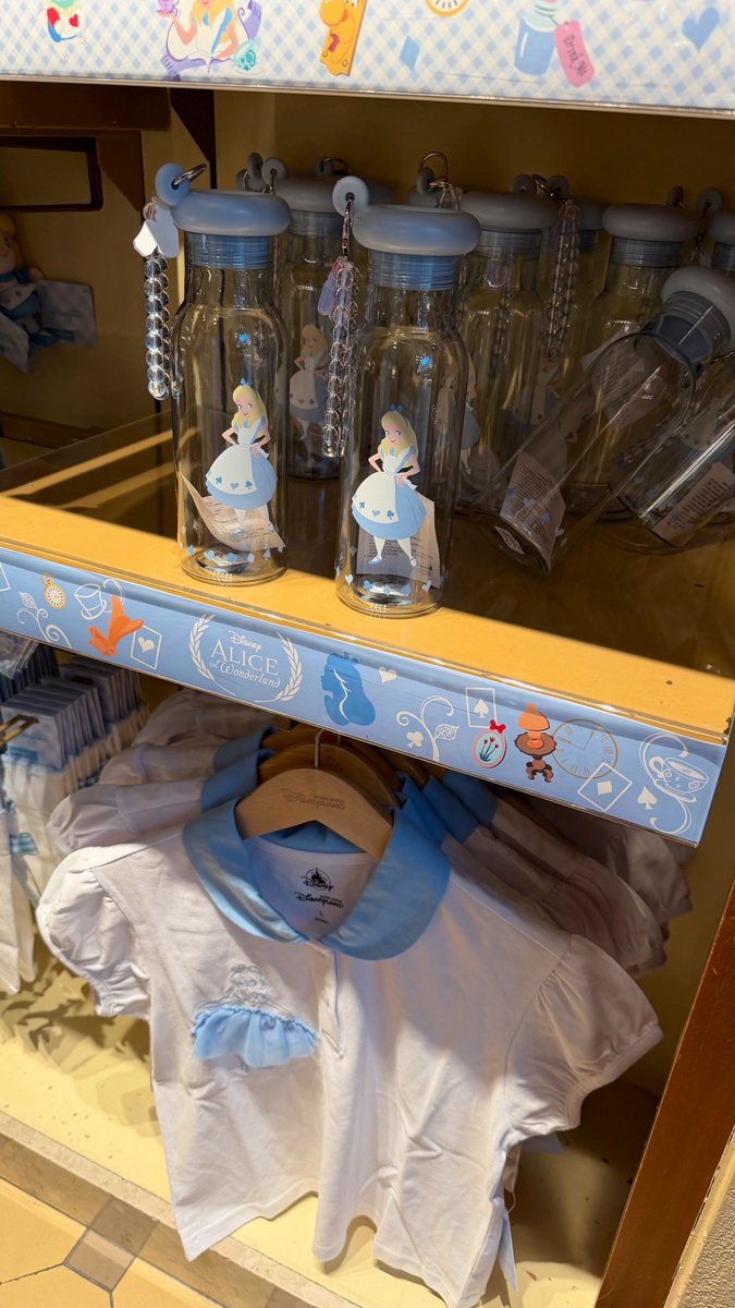 hk_emporium's tweet photo. 新発売🛍️
「不思議の国のアリス」シリーズ

#HKDL_MD
#HKDL https://t.co/5ozPt6QNvc