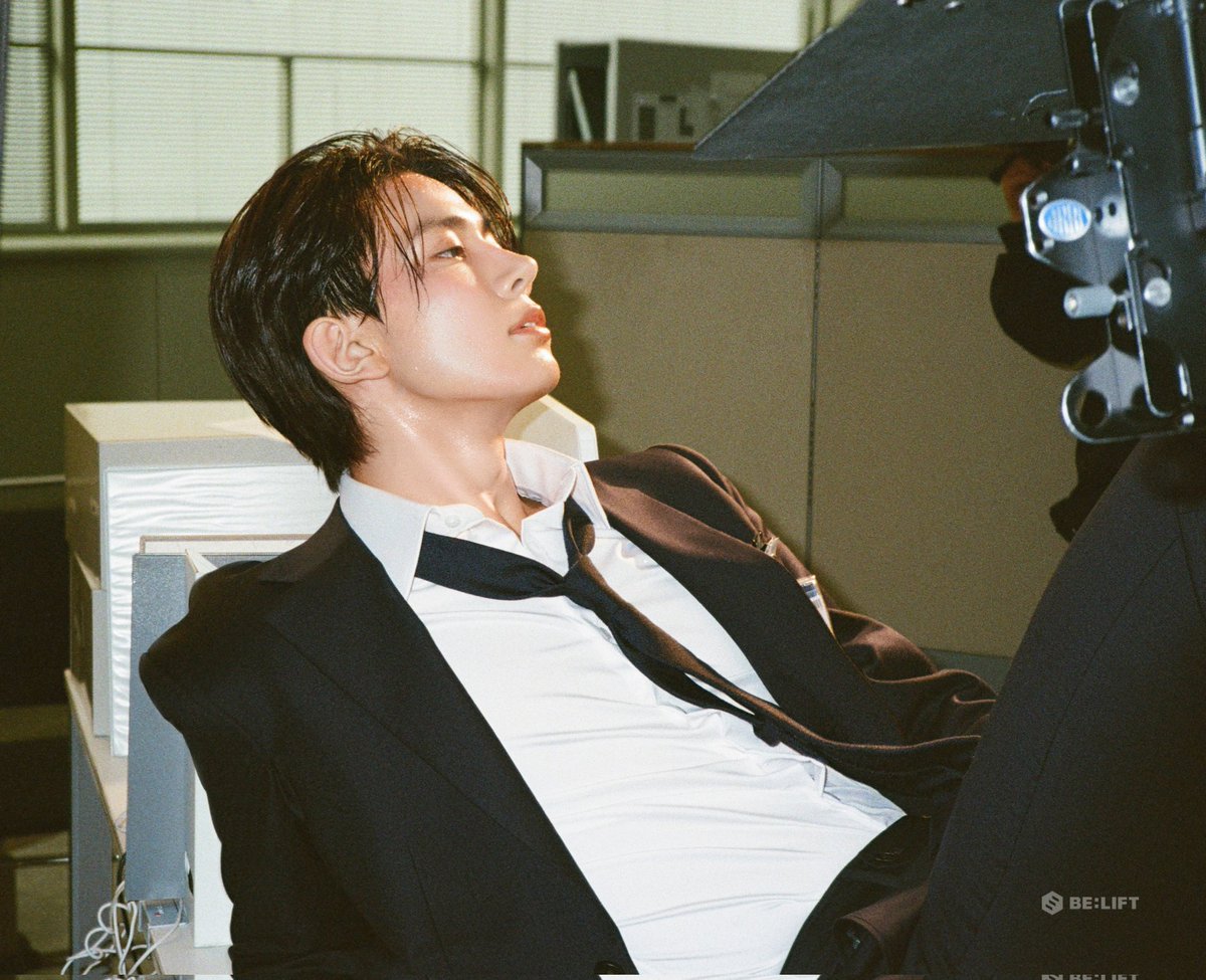 cuddlyhees's tweet photo. heeseung is so good at showing his insane and cunty self at every concept photo https://t.co/80YC9RtILu