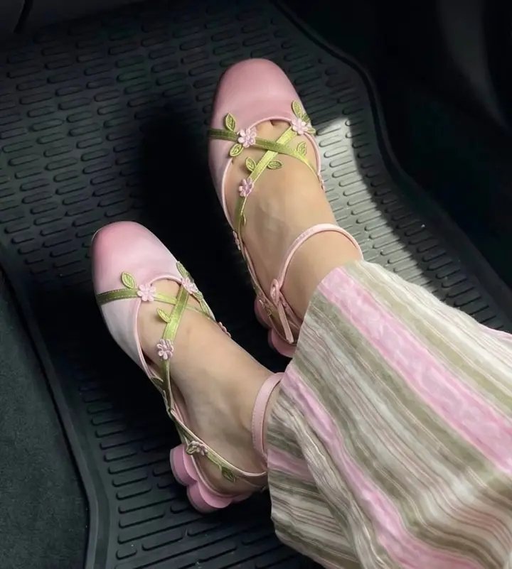 blytun's tweet photo. Floral shoes

A thread https://t.co/g1H4I4dKFe