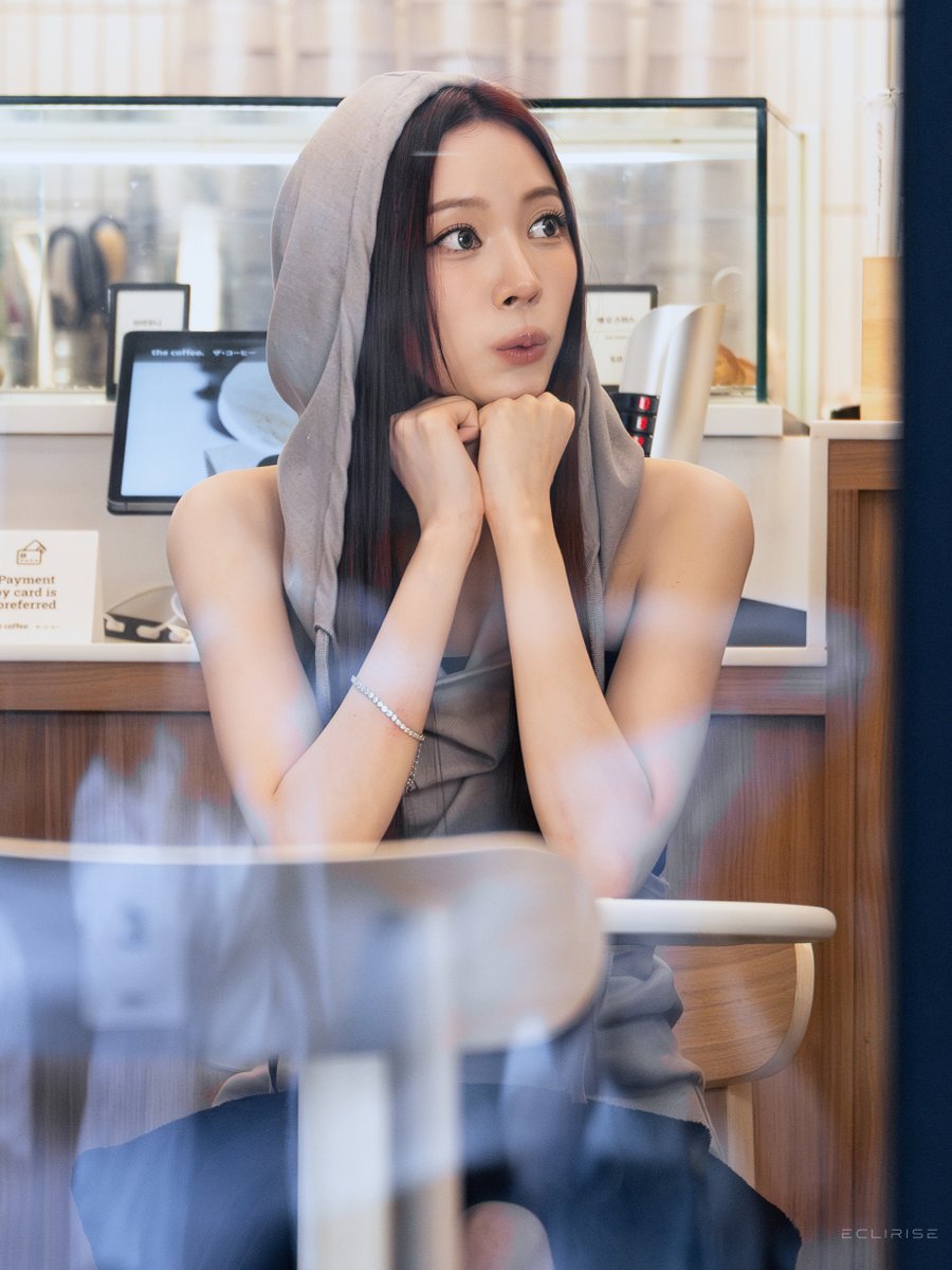 Flaretea_'s tweet photo. 260604 Coffee Event

#나린 #NARIN #미야오 #MEOVV https://t.co/HmaOiBiZ2j