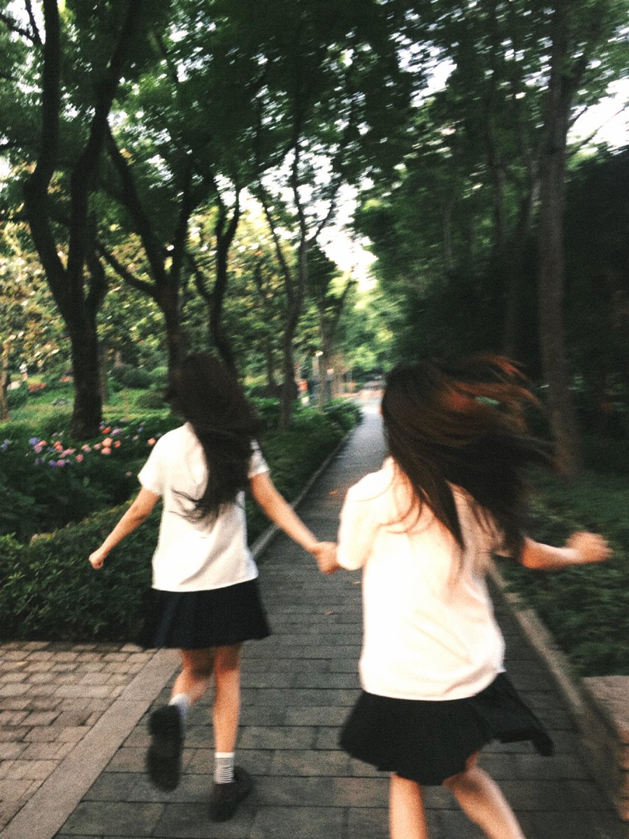 hxhzip's tweet photo. 260614 후샤오훼이 샤오홍슈

等你下课一起走好吗
# 照片里的青春 # 拍出氛围感 # 毕业

#胡晓慧 #HuXiaohui #후샤오훼이 https://t.co/dhv18ZUxaL