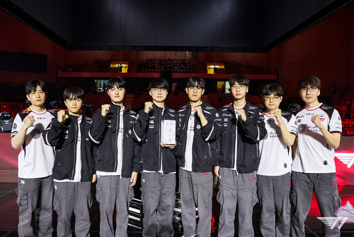 T1 LoL tweet media