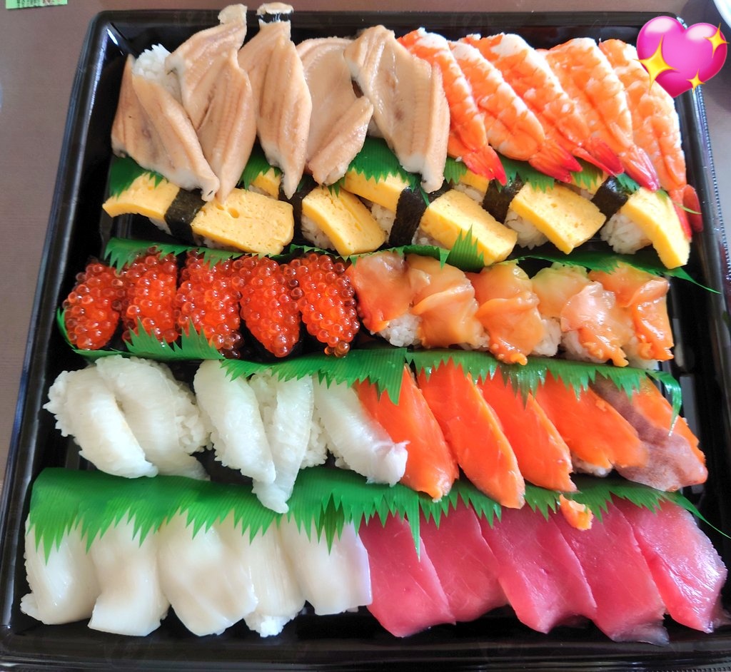 Genkistra's tweet photo. 初めて孫が我が家に来てくれて家族揃って賑やかに食事会🍣
私の母が曾孫を抱いて、私、息子の4世代で弟に写真を撮ってもらいました😊当たり前じゃない幸せ💞
息子が車を買うので付き合って、お嫁ちゃまと娘と3人でBaby用品ｼｮｯﾋﾟﾝｸﾞして楽しく𝐇𝐀𝐏𝐏𝐘な1日🩷 https://t.co/IpZ0uNd3KM