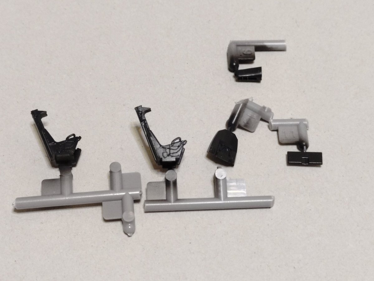wayano6's tweet photo. 夏なので　ベトナム迷彩　2026
ファインモールド 1/72 F-４E後期型⑦
メタリック/黒色塗装‼️
この後機体塗装‼️ https://t.co/1wwdcriU5x