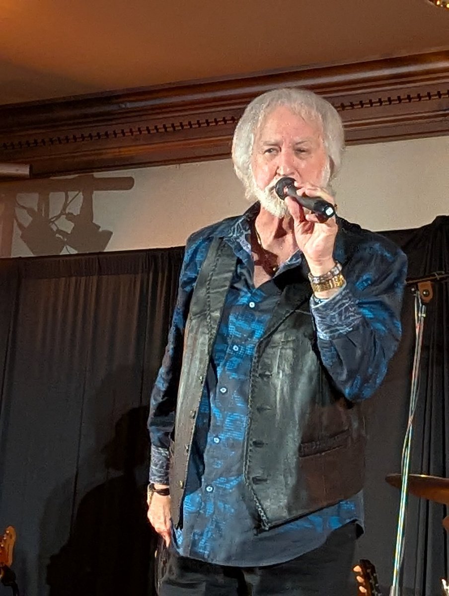 wachob_david's tweet photo. @DuaneAllen32993, @wlgolden , Ben James and Aaron Lee McCune, thank you for coming to Hartville Ohio. This is always the highlight of the year, being with the Oak's family, you guys were awesome. https://t.co/FrSePVYyaW