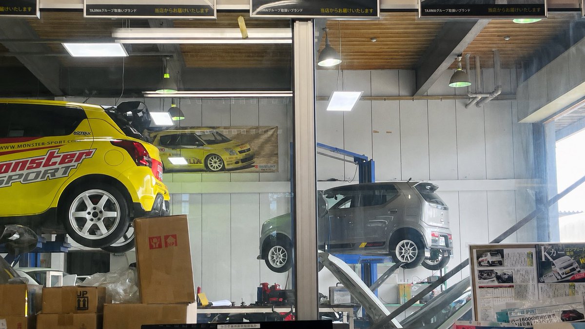 Kei1_WORKS's tweet photo. 久しぶりに投稿。

モンスター静岡磐田店に、デフ・ミッション・トランスファーオイル交換で、朝からお世話になりました。

27日の遠出に向けて、準備����

#HA36S #アルトワークス #モンスタースポーツ  #モンスター静岡磐田 https://t.co/DqTS7Mr6cZ