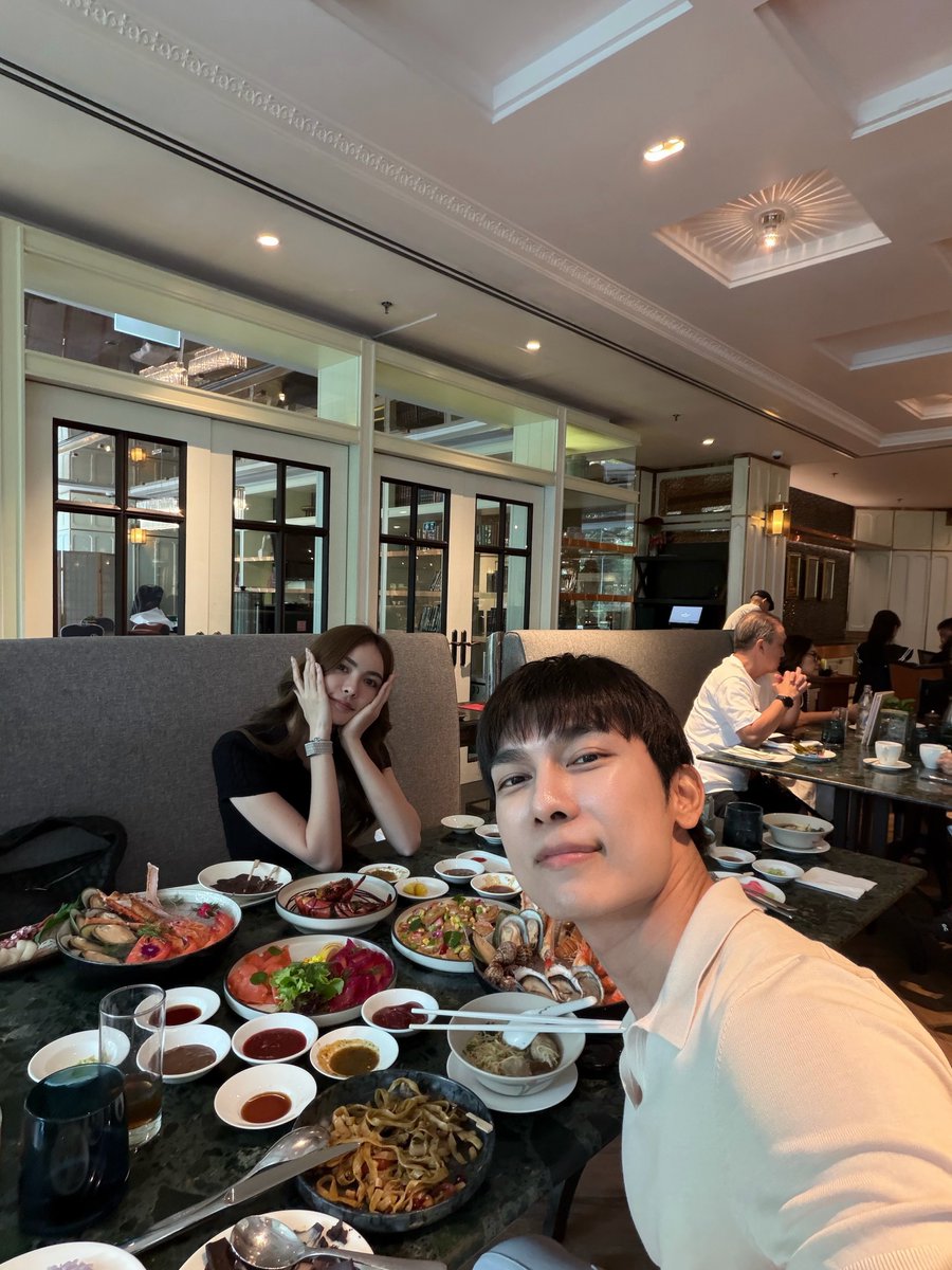 MonnoMew's tweet photo. วันก่อนทักกันในไลฟ์ วันนี้ไปกินข้าวด้วยกันกะน้องชาแล้ว ความพี่ชายน้องสาวนี้🥹🫶🏻

@MSuppasit ♡ @octotul
@itscharlotty
#MewTul #มิวตุลย์
#MewSuppasit #มิวศุภศิษฏ์ ︎︎︎︎
#Tul_Pakorn #ตุลย์ภากร https://t.co/ufRNuvkhJe