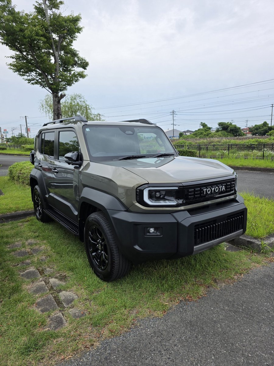 monmonJimny's tweet photo. ランクルFJ納車しました！エグゼは2ヶ月半でしたが７５００キロほど走りました！
サプライズでお披露目しましたが、いじってくれてありがとねー
これからランクル界隈の皆様よろしくお願いいたします。 https://t.co/TXurAYLVFO