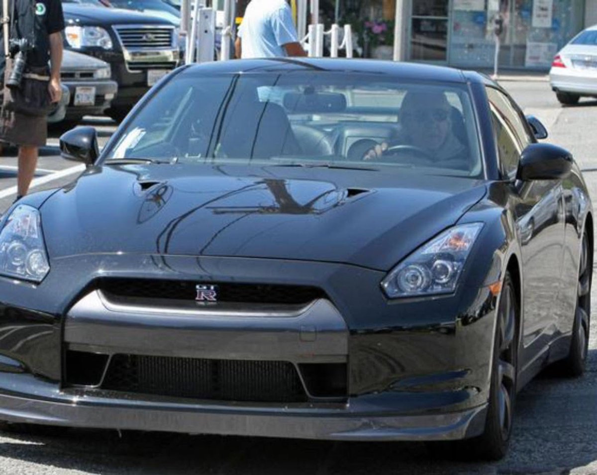 NYAutoMuseum's tweet photo. Actor Donald Sutherland with his Nissan GTR

ㅤ https://t.co/z5BhgYixXu