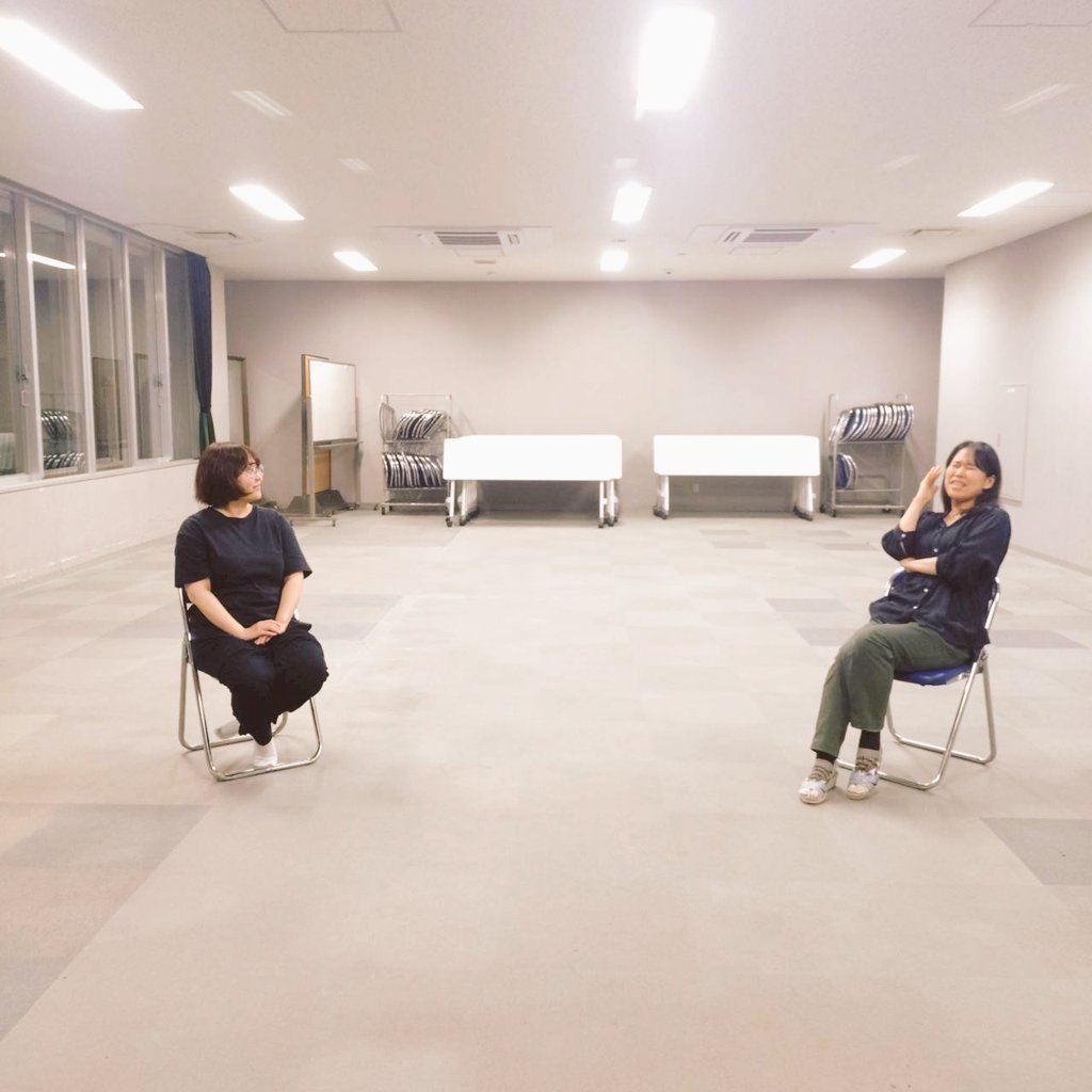 himitunosag's tweet photo. 本日、日曜稽古！(･∀･)☀
とっても楽しくできました★
普段の会話の自分の考え方の癖や時代の影響を感じた……。
ロジカルにお話ししたり聞いたりするのが簡単そうで難しいものです。
そんなことを確認するようなワークショップでした！
次回は定期本読み。わくわく(くろ) https://t.co/dUZdhy63gG