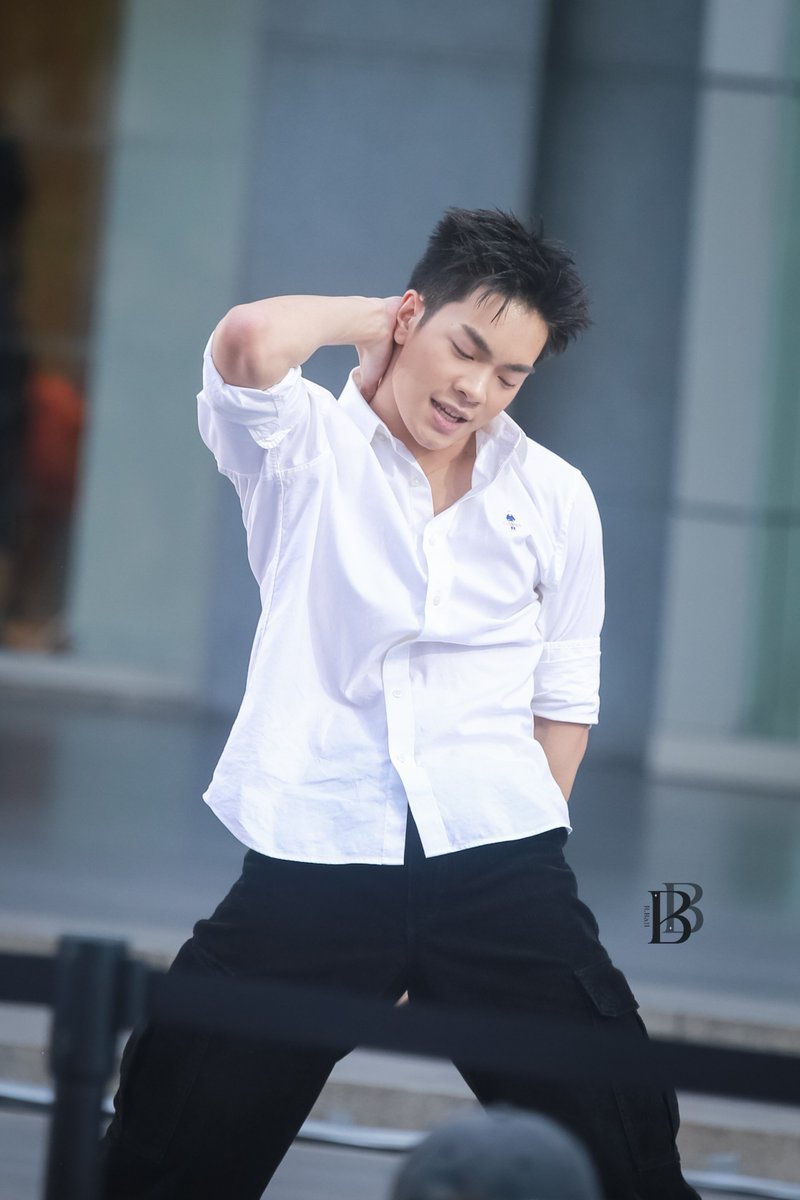 B_Ball07's tweet photo. 🥰🥰

iZ DDMMYY AT CTW

#iZBuskingxCTW 
 #marcthhhh #iZ
@marcthh https://t.co/wZOiAxlXWe