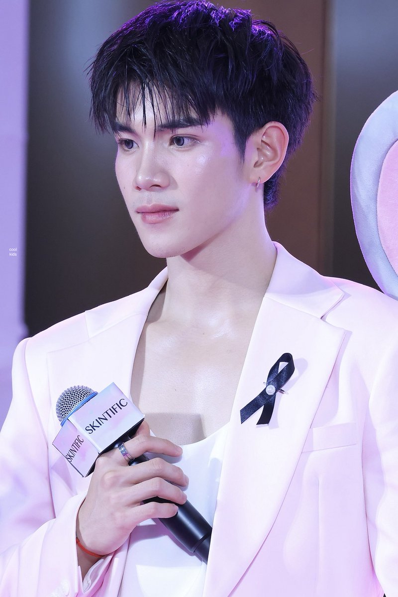 napattranst's tweet photo. 260614 FOURTH LKN WITH SKINTIFIC

เป็นแก้ว
เป็นแสง
มาก 
 
#SKINTIFICxFOURTHPIXXIE
#Fourthnattawat https://t.co/wzpuxu2WSx
