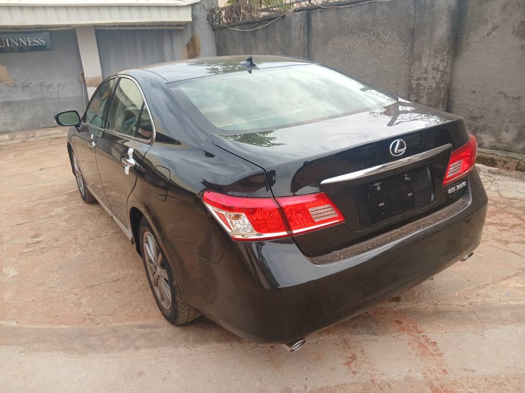 onyefran6's tweet photo. *Foreign used 2012 model lexus ES 350(old stocks) with everything untempered...15m with me owner kuje abuja deal* https://t.co/usEHvzlTQx
