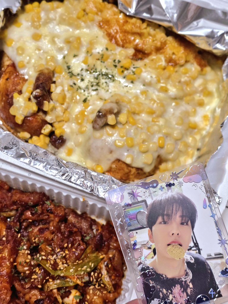 MONheeky's tweet photo. 동생집에 놓고간 나의 켠이 포카 찾으러 옴....
포카랑 치킨 으로 교환🥹 https://t.co/f6I5jdQME6