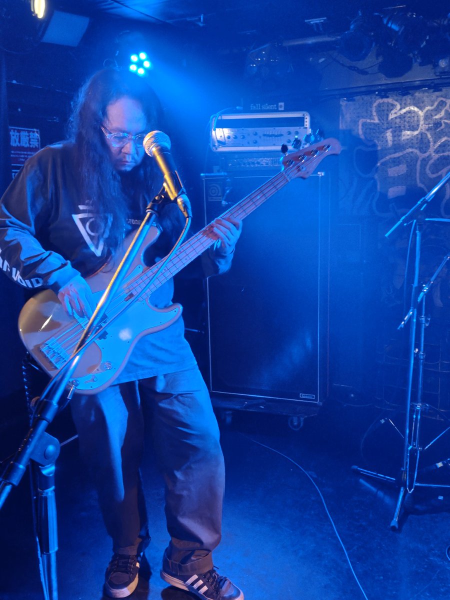 ken7253's tweet photo. 2026年6月13日（土）『Bon Nou Gig Vol.1』高円寺20000V出演の
癒し系Doom Rock Band
新生Eternal Elysium
様々な曲を織り混ぜながら
Eternal Elysiumとの最初の出会いの曲
Easygoin'のDoomyなリフ、ジャージーなインタープレイを現メンバーで
新たな生命を吹き込む姿に感動しました。また観たい。 https://t.co/r0MYDG2QkV